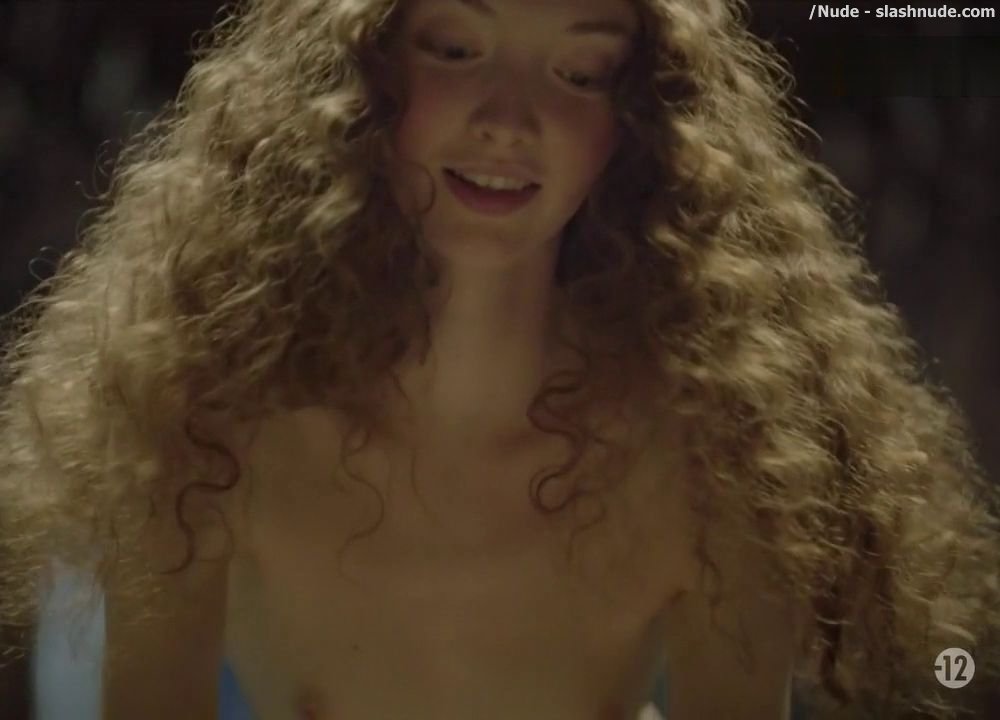 Alexia Giordano Nude In Versailles 3