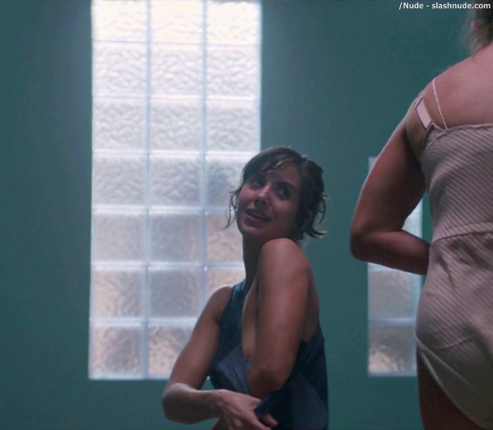 Alison Brie Nude In Glow Sex Scene 1