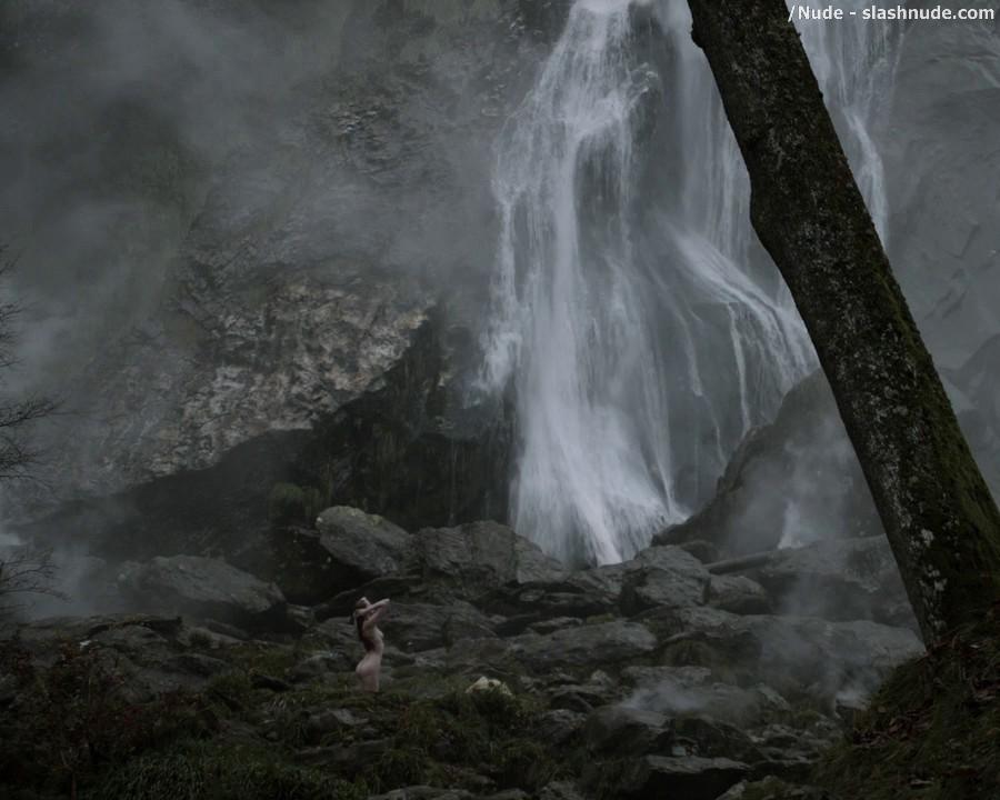 Alyssa Sutherland Nude For A Bath Outdoors On Vikings 2