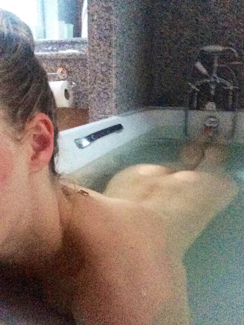 Amanda Seyfried Nude And Blowjob Leaked Photos 9