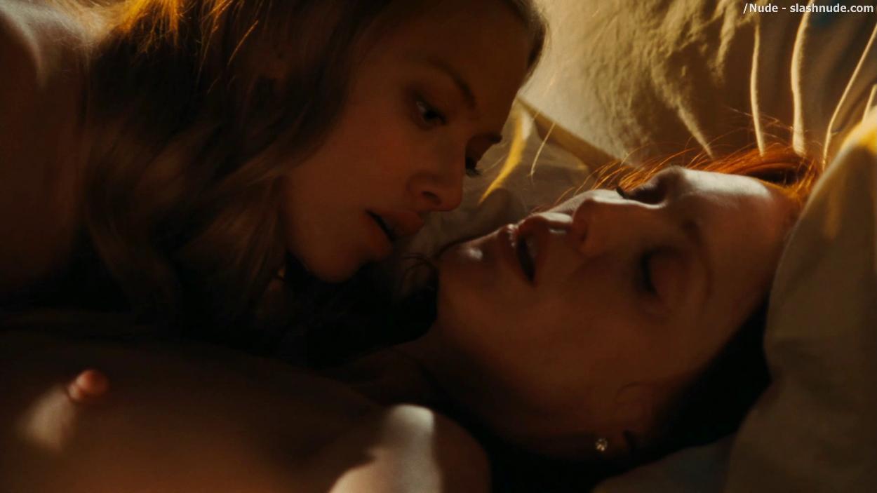 Amanda Seyfried Nude In Chloe Also Means Sex Scene With Julianne Moore 21