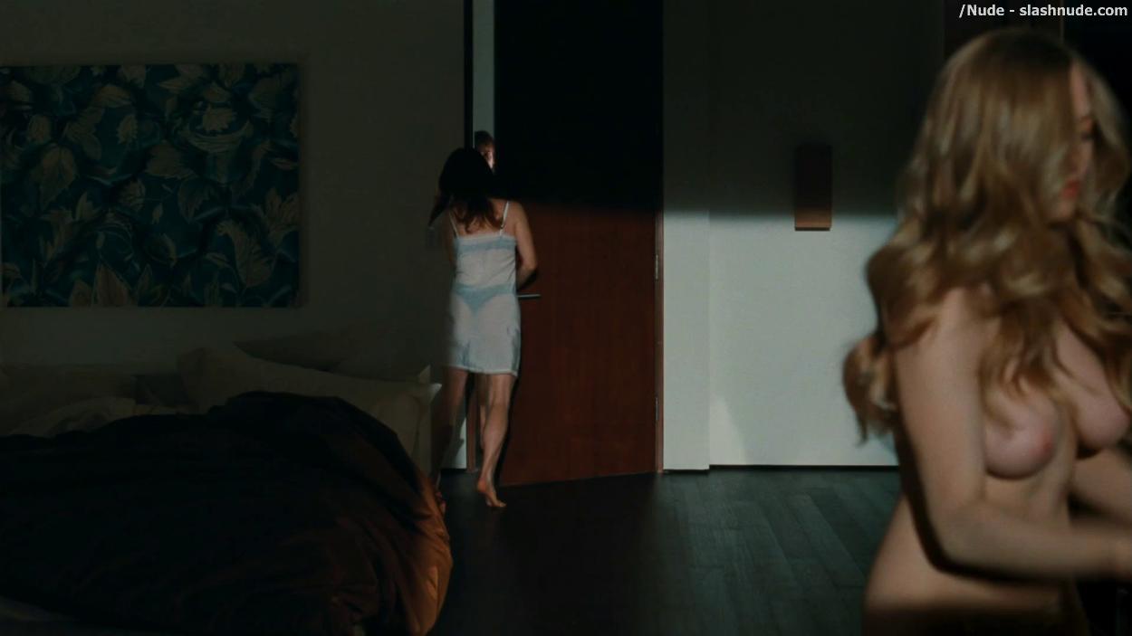 Amanda Seyfried Nude In Chloe Also Means Sex Scene With Julianne Moore 29