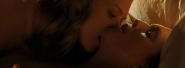 Amanda Seyfried Lesbian - Amanda Seyfried Nude In Chloe Also Means Sex Scene With Julianne Moore -  /Nude