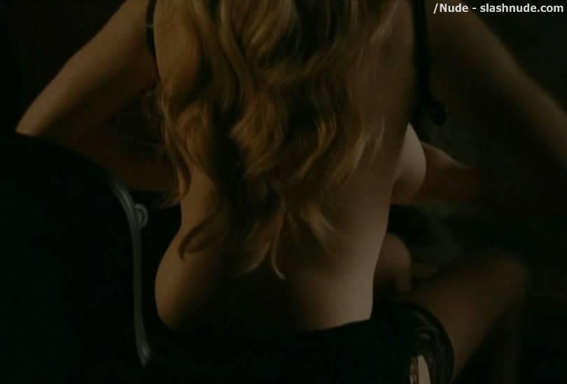 Amanda Seyfried Nude In Chloe Trailer 3