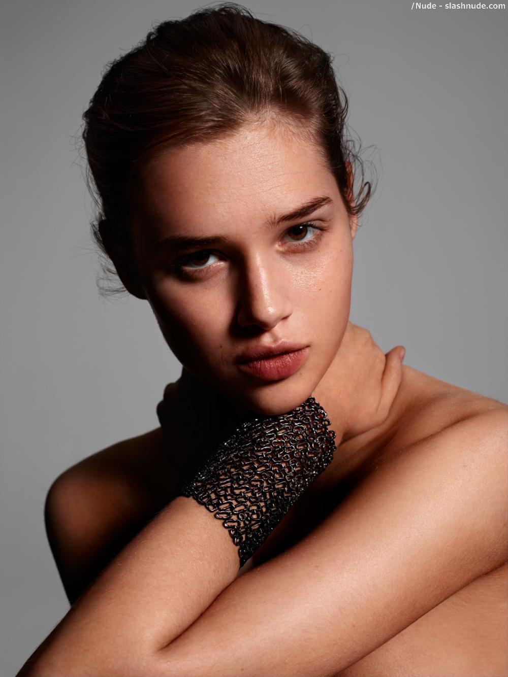 Anais Pouliot Topless Makes For A Good Intermission 9