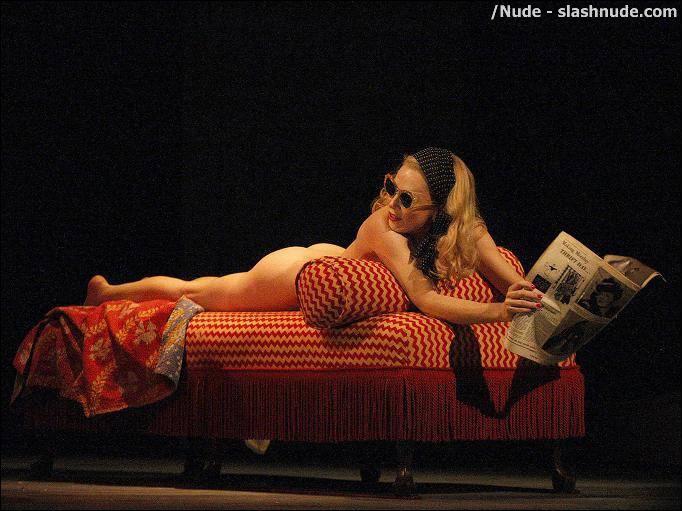 Anna Friel Nude On Stage For Breakfast At Tiffanys 6