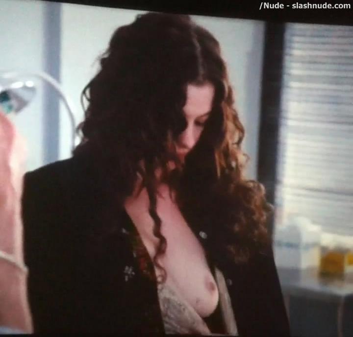 Anne Hathaway Nude In Love And Other Drugs 1