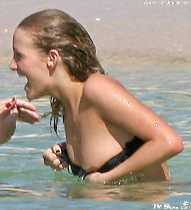 Ashlee Simpson Nipple Slips Out Of Her Bikini 2