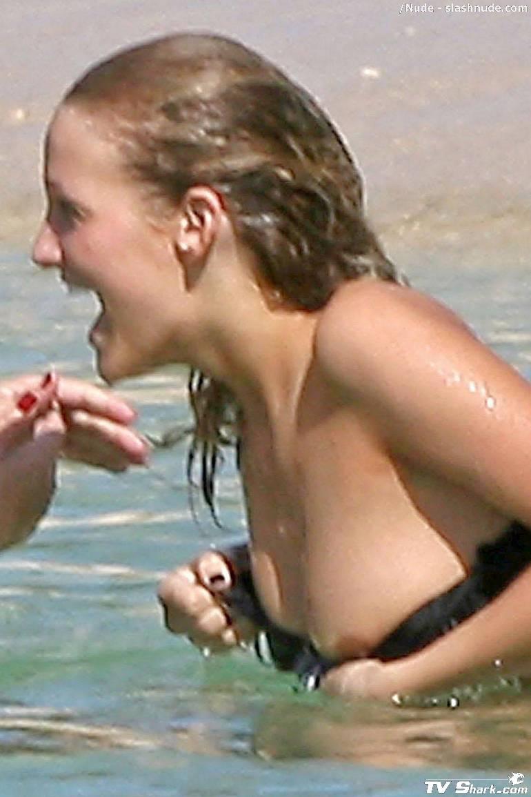 Ashlee Simpson Nipple Slips Out Of Her Bikini 3