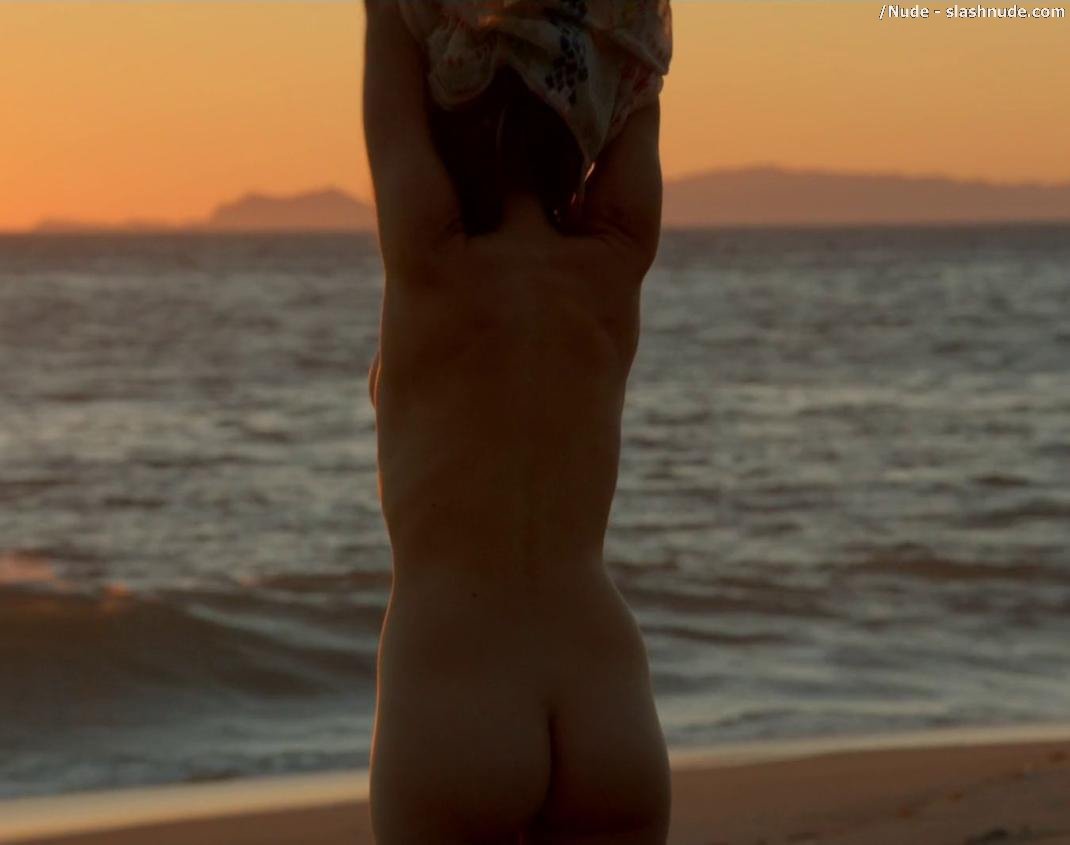 Bojana Novakovic Nude For Sex And Sand On Shameless 33