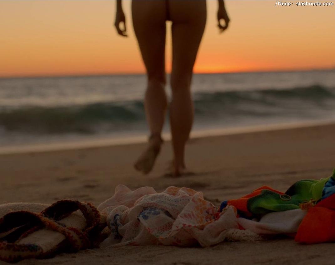 Bojana Novakovic Nude For Sex And Sand On Shameless 38
