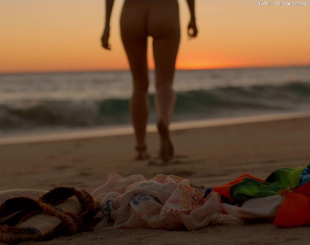 Bojana Novakovic Nude For Sex And Sand On Shameless 39