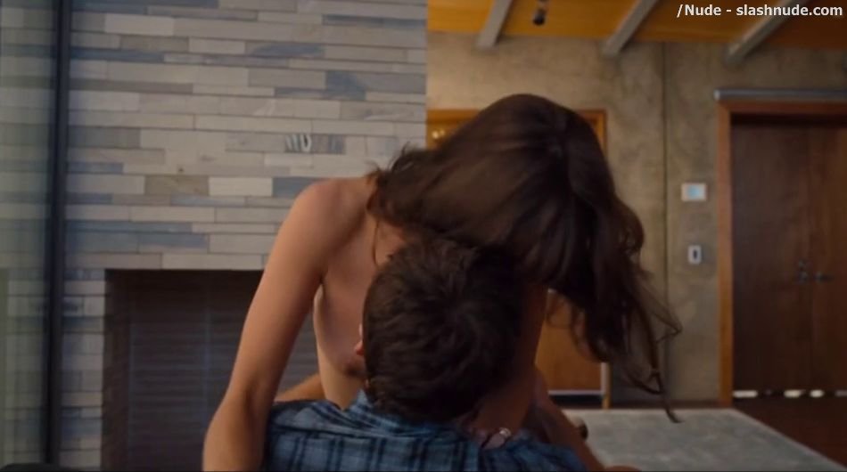 Christine Donlon Topless In Entourage Movie 6