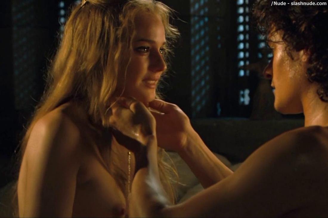 Diane Kruger Nude For A Necklace In Troy 20