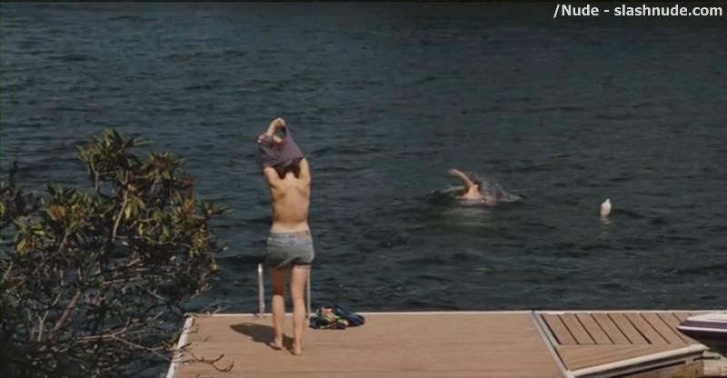 Elizabeth Olsen Topless To Introduce Us To Her Twins 1