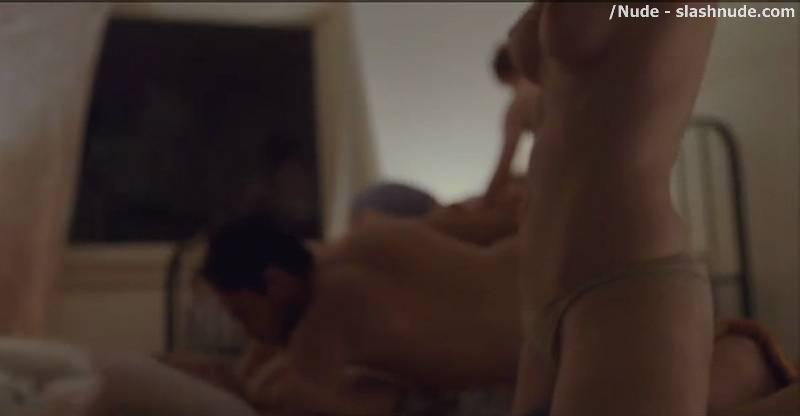 Elizabeth Olsen Topless To Introduce Us To Her Twins 21