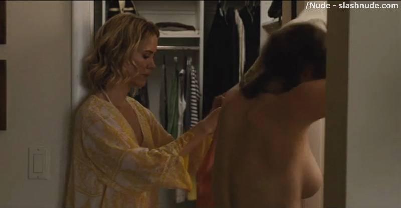 Elizabeth Olsen Topless To Introduce Us To Her Twins 9