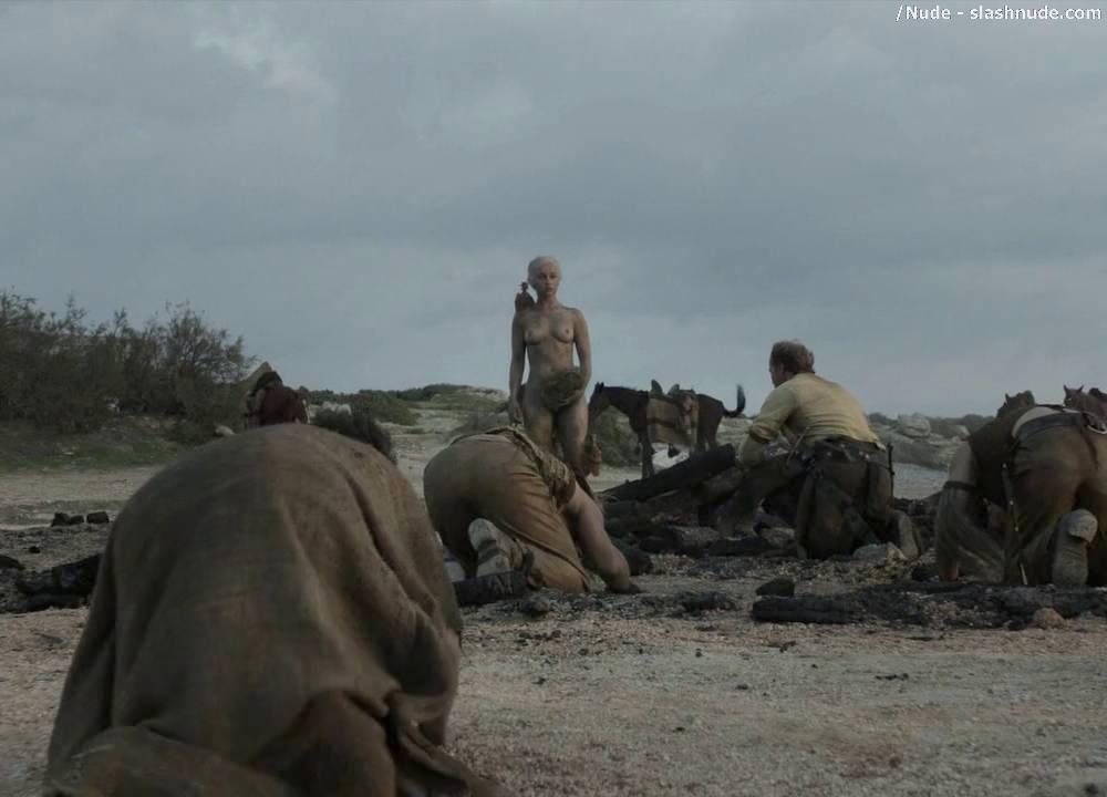 Emilia Clarke Naked And Dirty In Game Of Thrones 12