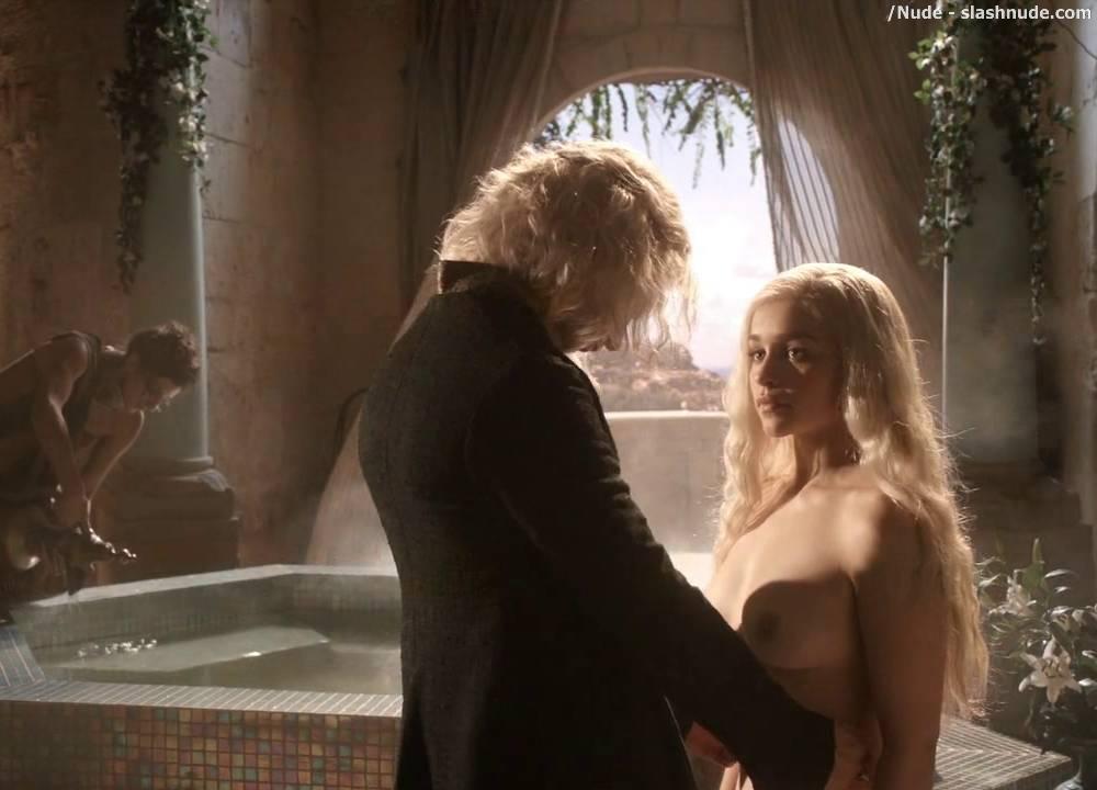 Emilia Clarke Nude In Game Of Thrones 12