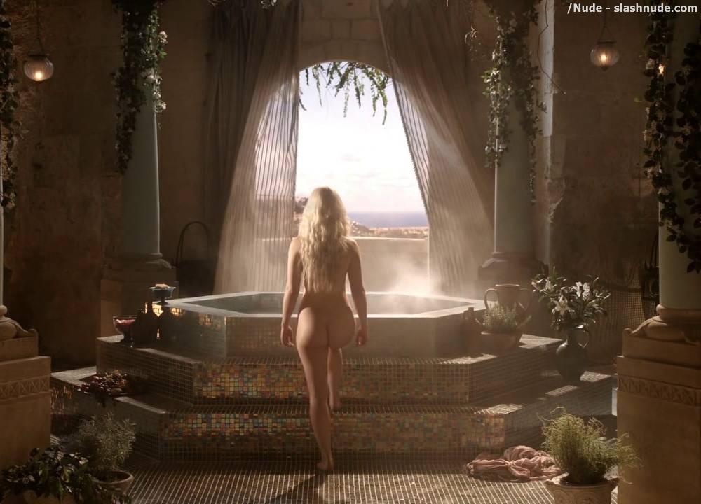 Emilia Clarke Nude In Game Of Thrones 21