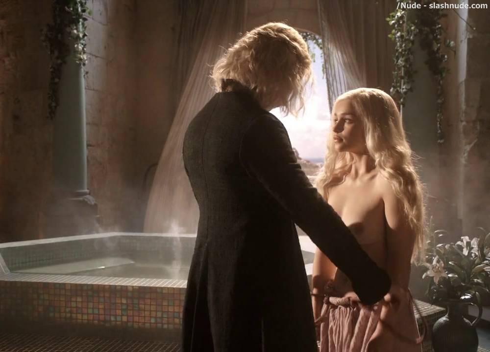 Emilia Clarke Nude In Game Of Thrones 3
