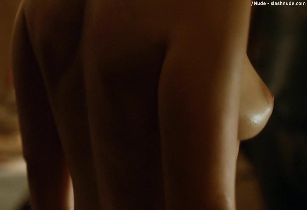 Emilia Clarke Nude Out Of The Bath On Game Of Thrones 16