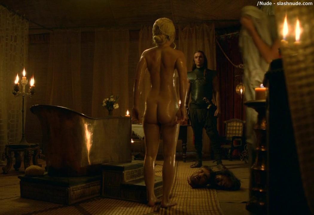 Emilia Clarke Nude Out Of The Bath On Game Of Thrones 17
