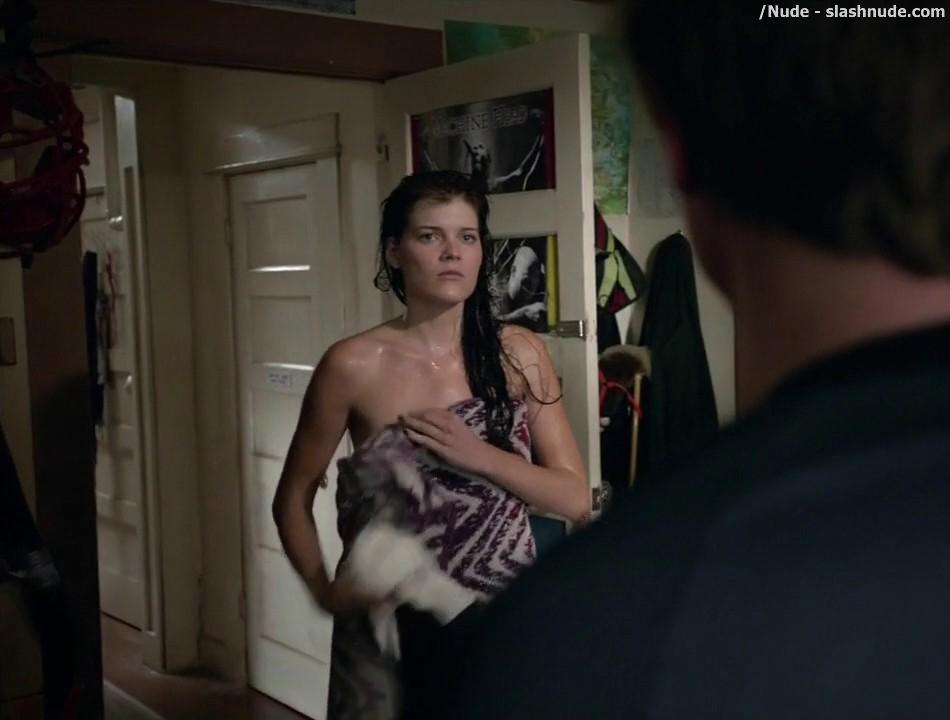 Emma Greenwell Topless To Drop The Towel On Shameless 1