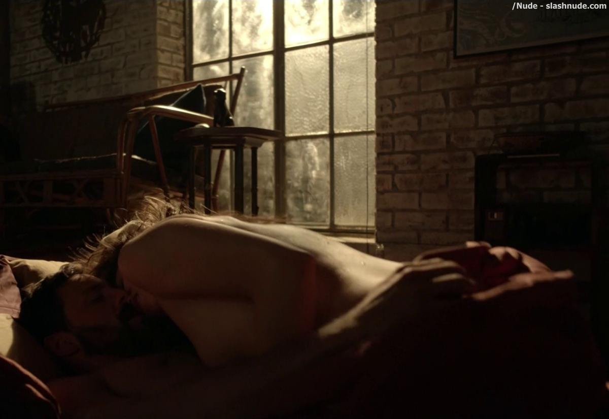 Emmy Rossum Nude For Multitasking Pleasure On Shameless 6