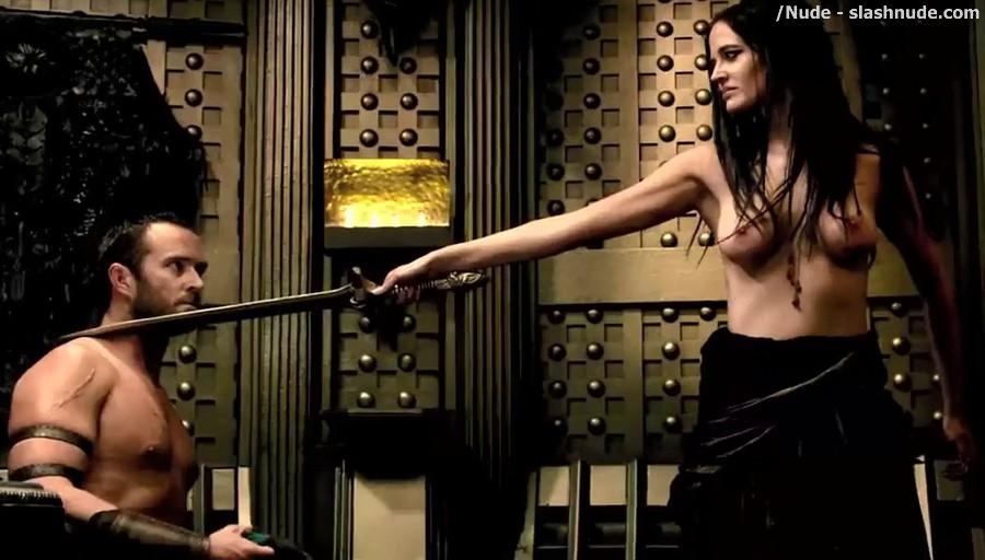 Eva Green Topless In 300 Rise Of An Empire 17