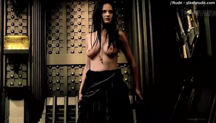 Eva Green Topless In 300 Rise Of An Empire 20