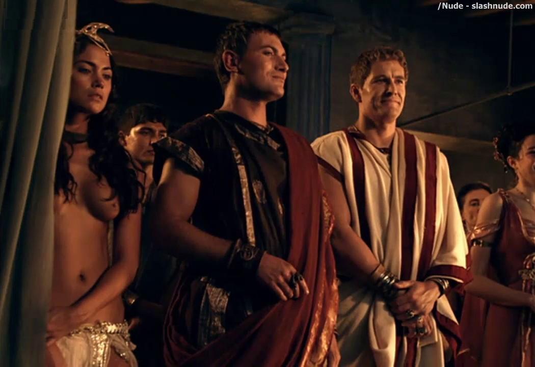 Extras Bring Extended Orgy Of Nude Women To Spartacus 23