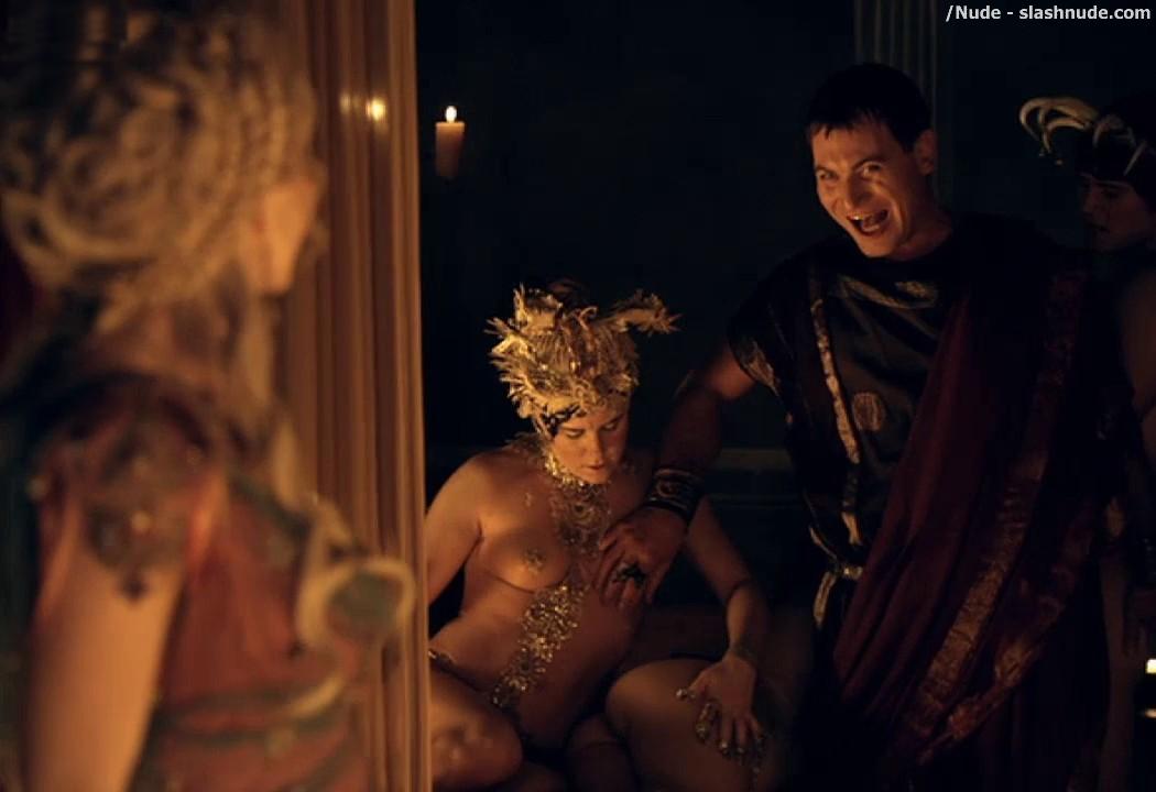 Extras Bring Extended Orgy Of Nude Women To Spartacus 30