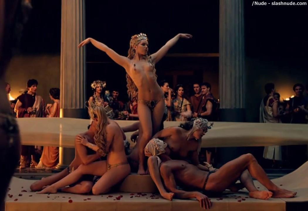 Extras Bring Extended Orgy Of Nude Women To Spartacus 8