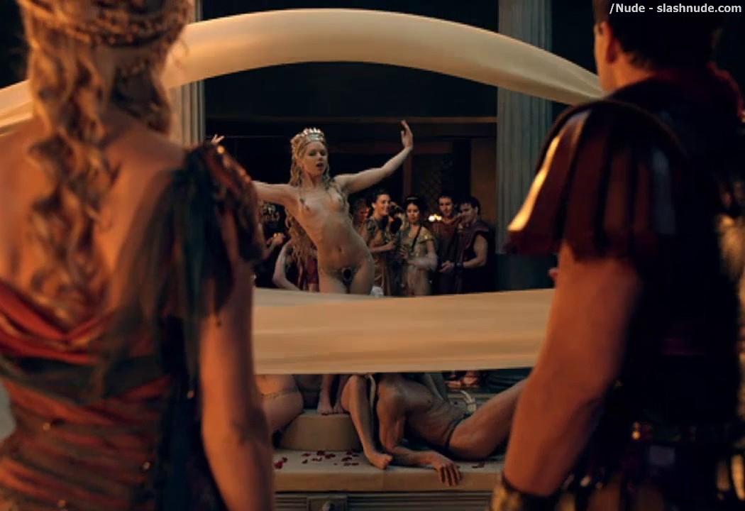 Extras Bring Extended Orgy Of Nude Women To Spartacus 9