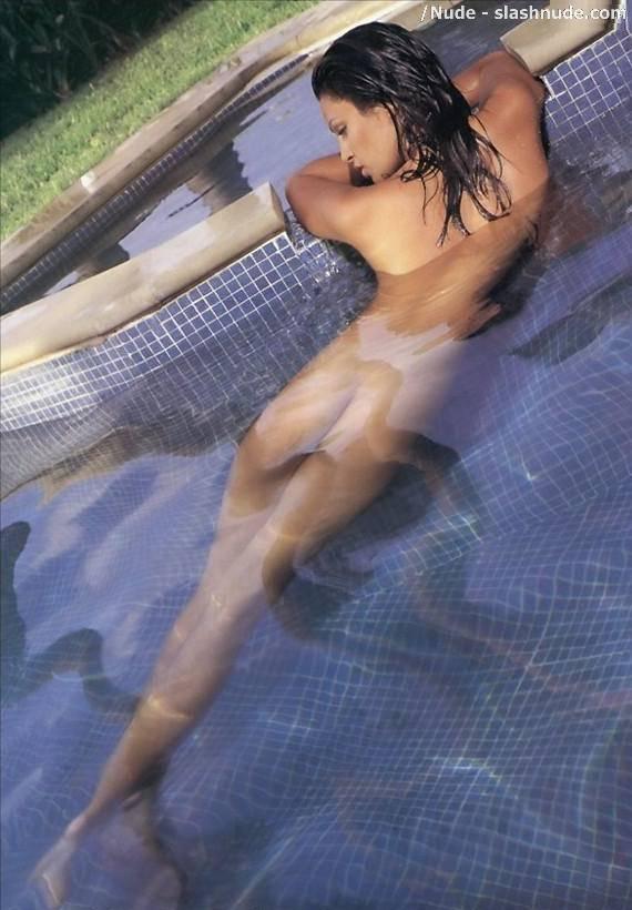 Gabrielle Richens Nude In And Out Of The Pool 10