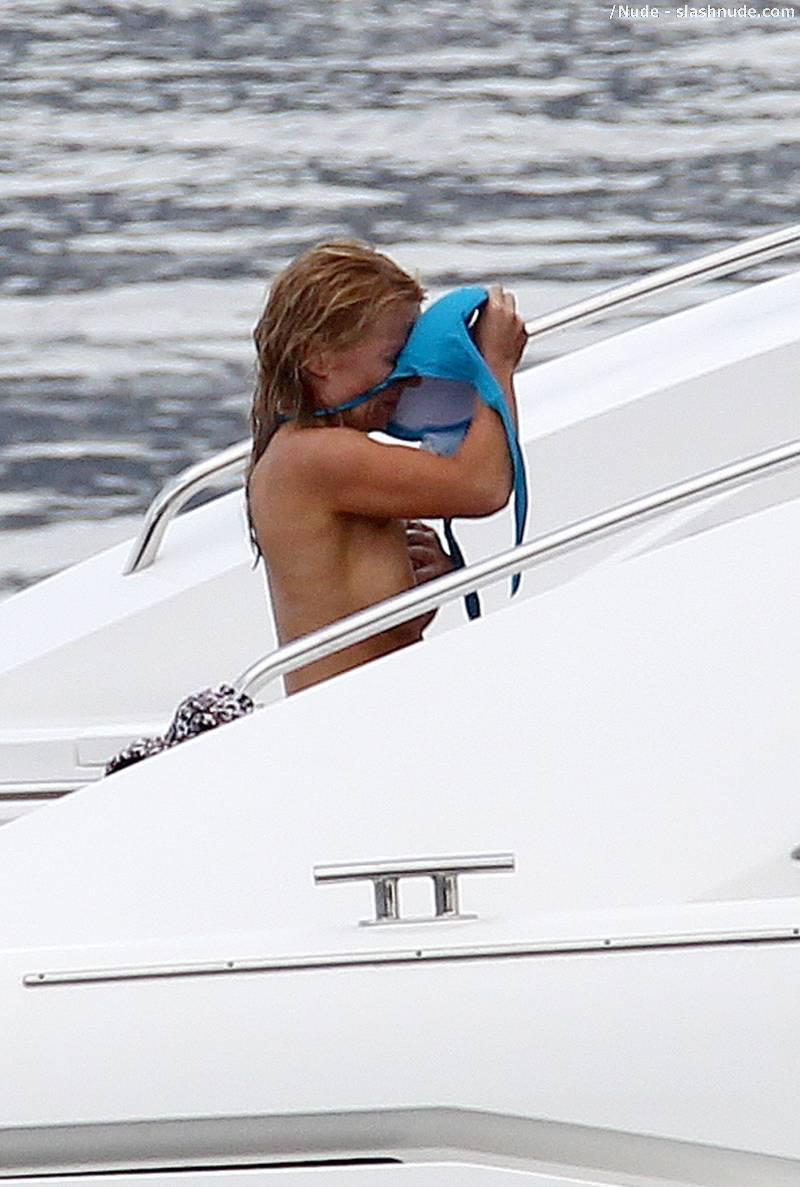 Geri Halliwell Topless On Hot Summer Day On Yacht 13
