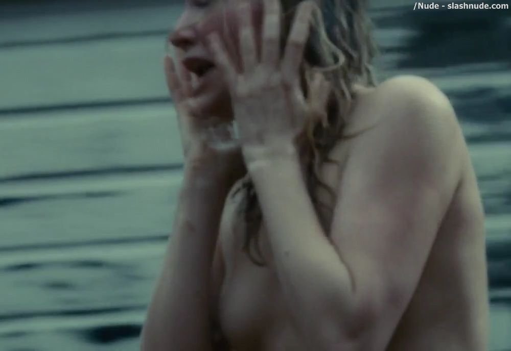 Haley Bennett Nude In The Girl On The Train 27