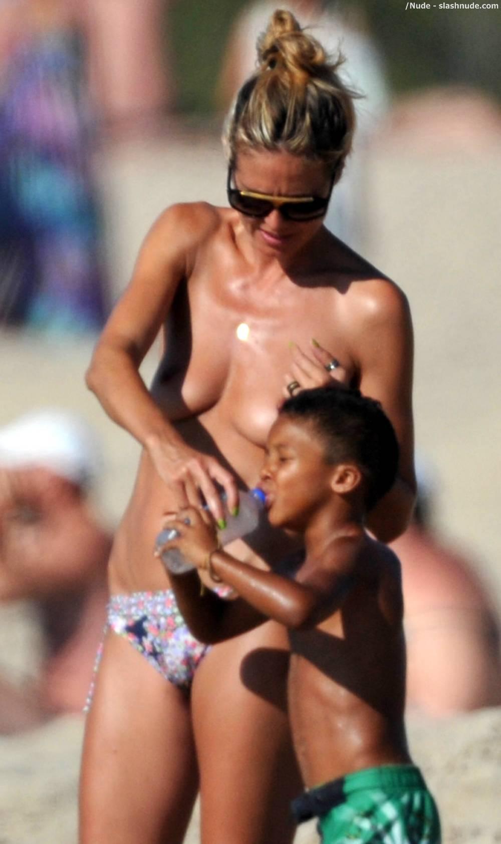 Heidi Klum Topless Beach Mom Hard At Work 8