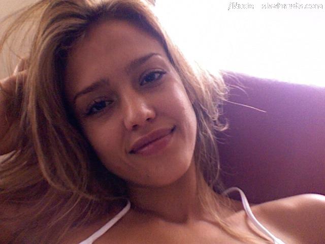 Jessica Alba Topless In Leaked Private Photos 1