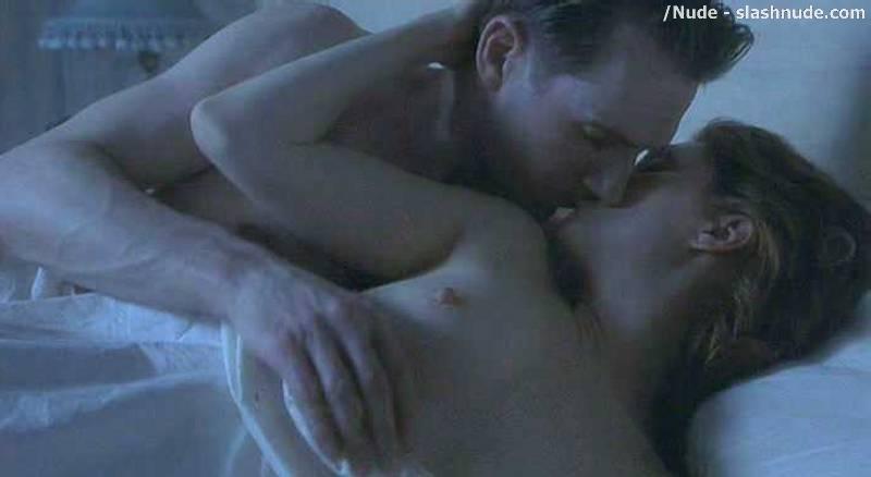 Julianne Moore Nude In The End Of Affair 7