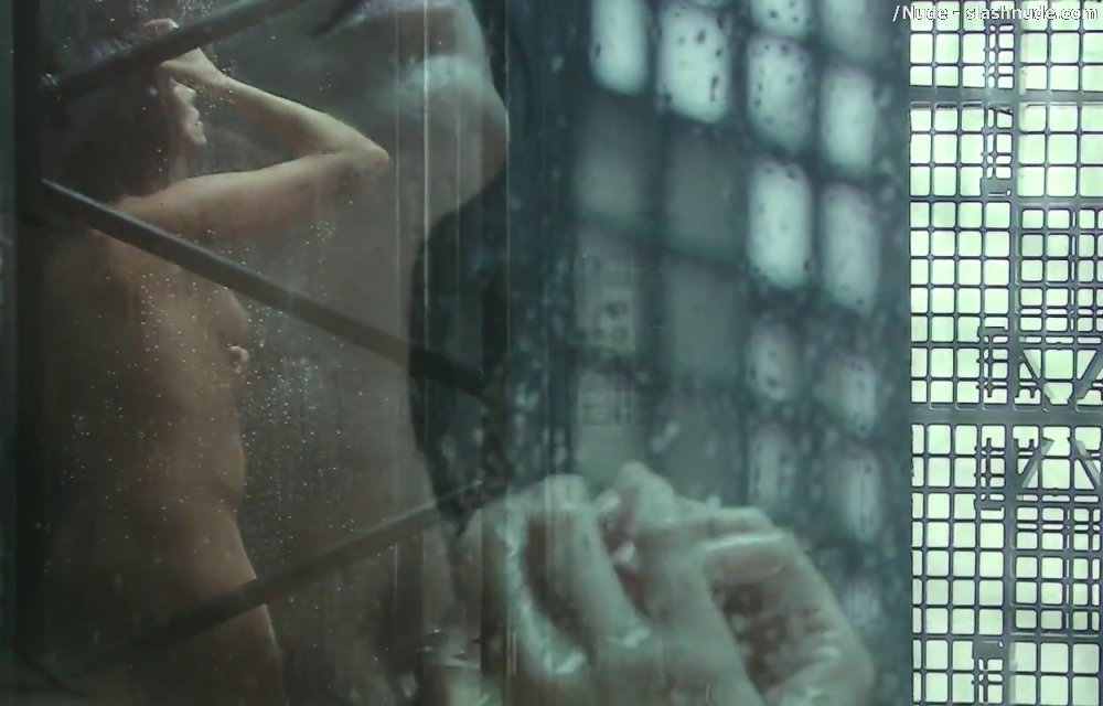 Kaitlin Riley Nude Shower In Scavengers 12