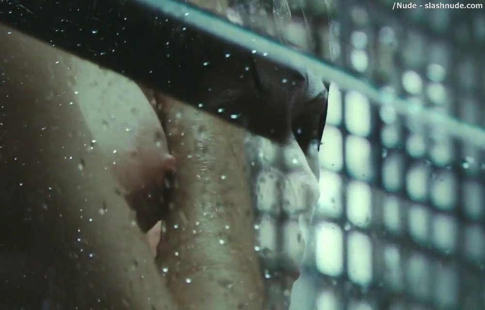 Kaitlin Riley Nude Shower In Scavengers 19
