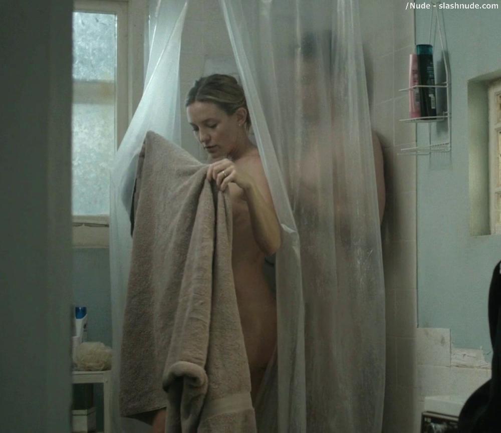 Kate Hudson Nude For Shower In Good People 6