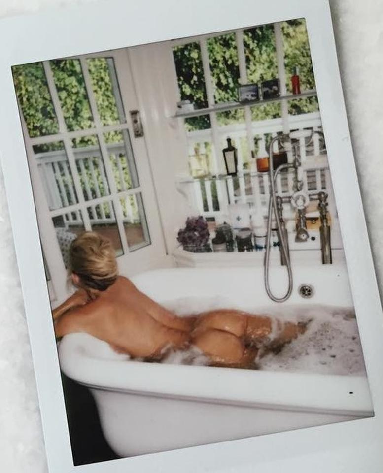 Kate Hudson Nude In Bathtub For Her Fans 1
