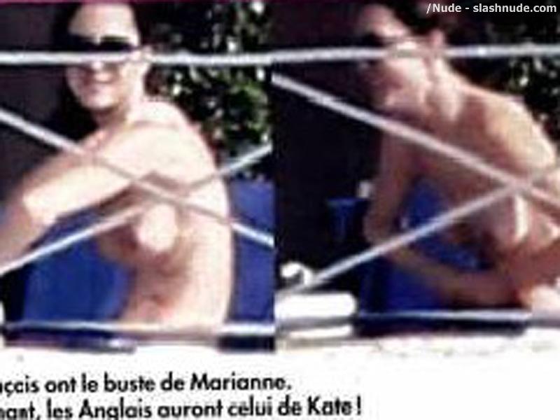 Kate Middleton Topless On Holiday For A Royal Scandal 11