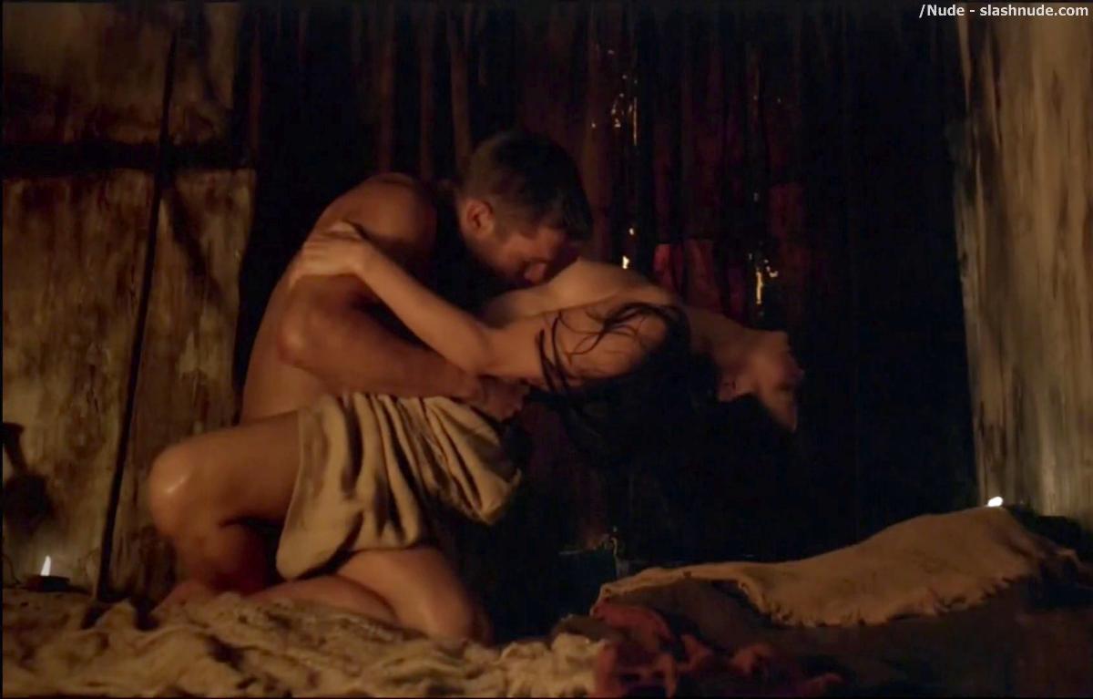 Katrina Law Naked Embrace On Spartacus Vengeance 10
