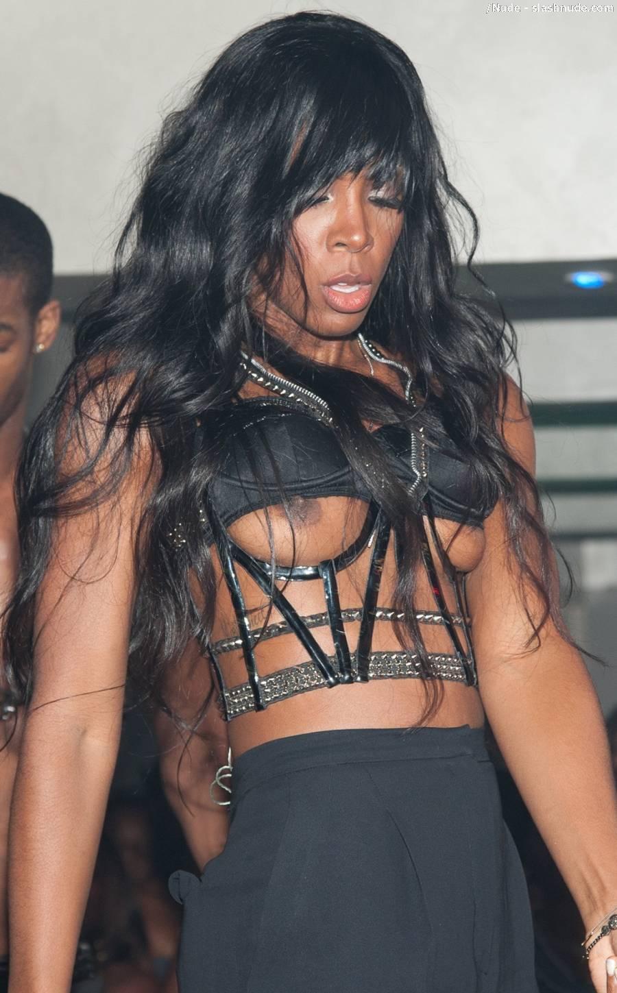 Kelly Rowland Breasts Exposed During Performance 8