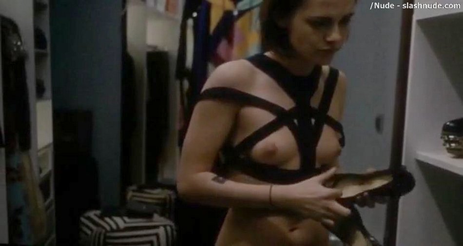 Kristen Stewart Topless In Personal Shopper 34