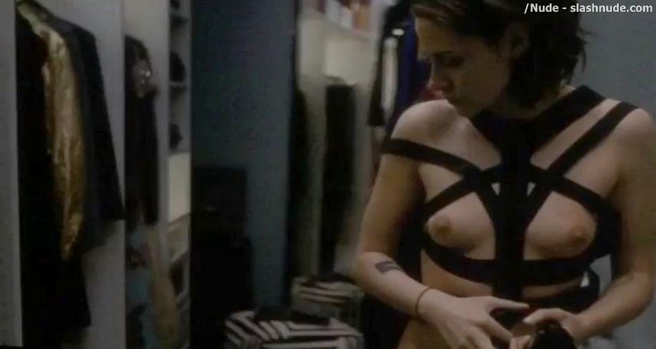 Kristen Stewart Topless In Personal Shopper 36